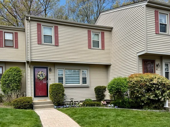 152 E Bacon St APT C2, Plainville, MA 02762