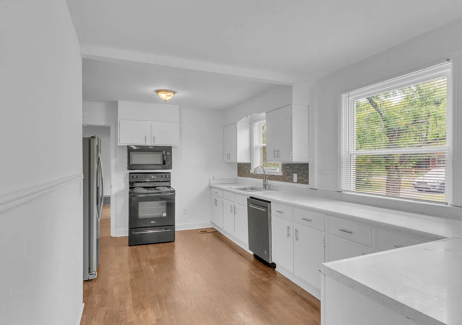 Renovated 4 Bed/ 2 Bath plus office in Madison, Large Kitchen, Living Room and Den, Hardwoods, Ti... — Photo 4