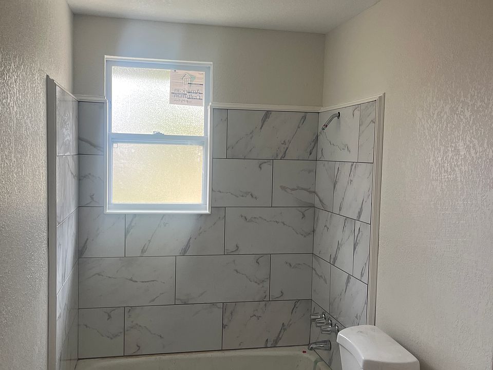 1st image of 328 SW McFarlane Ave Unit 102