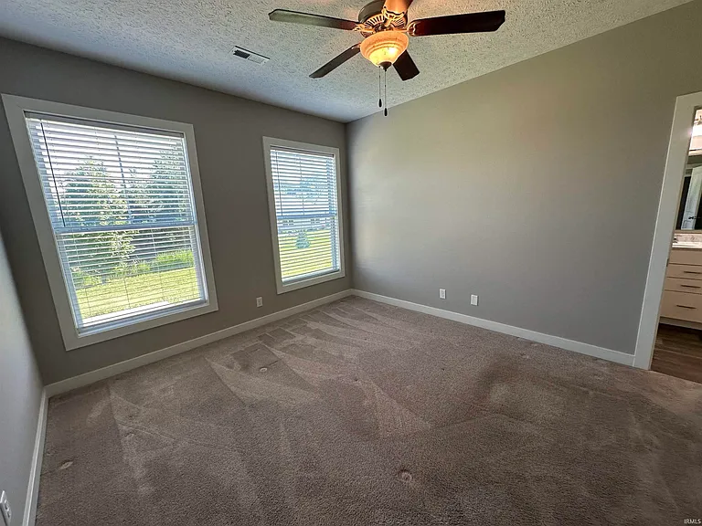 2331 Jamaica Ct — Photo 5