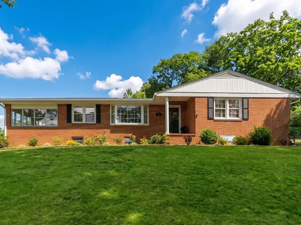 525 Robin St, Staunton, VA 24401