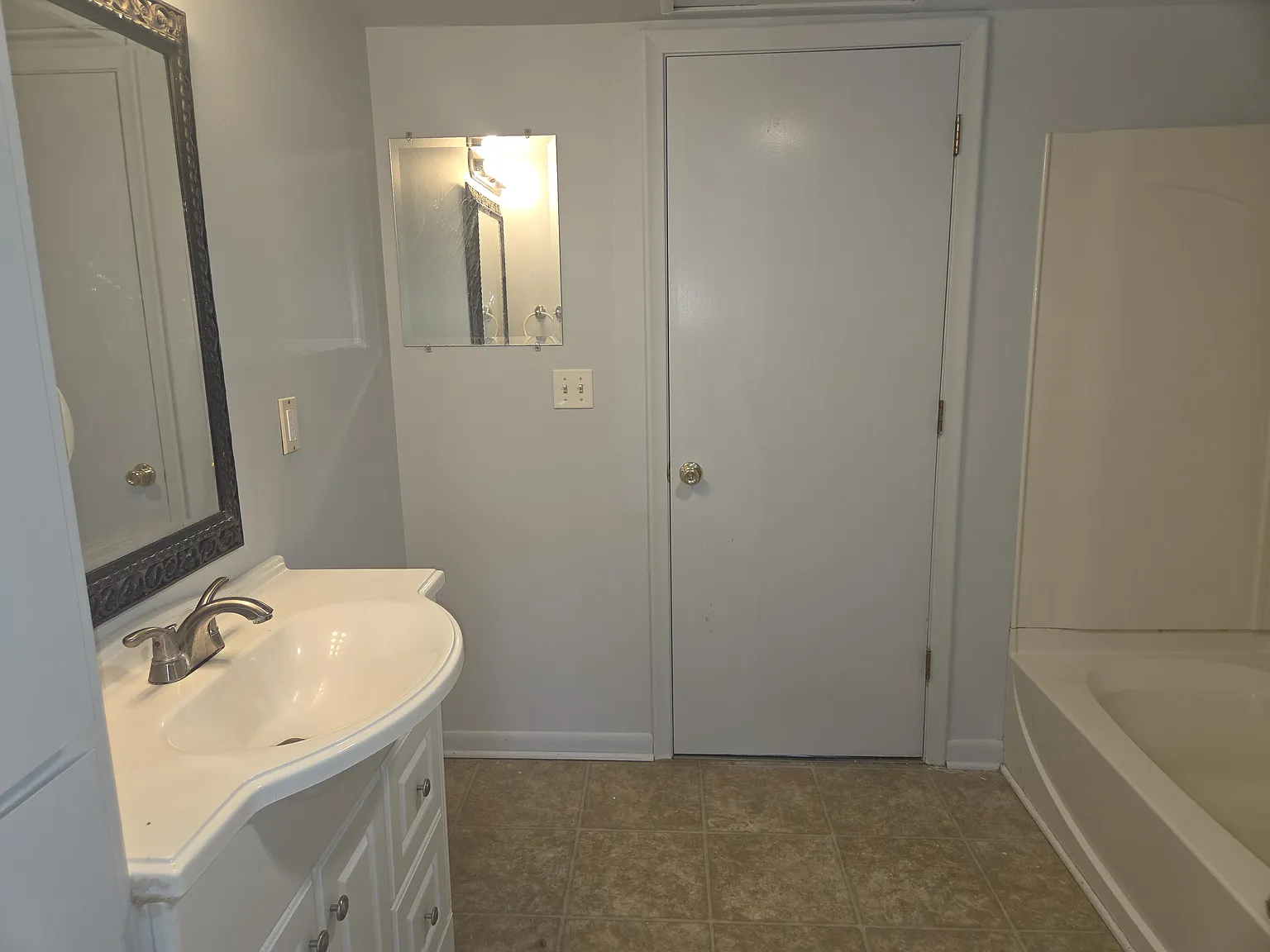 3 bed, 1400 sqft, $1,300 — Photo 3