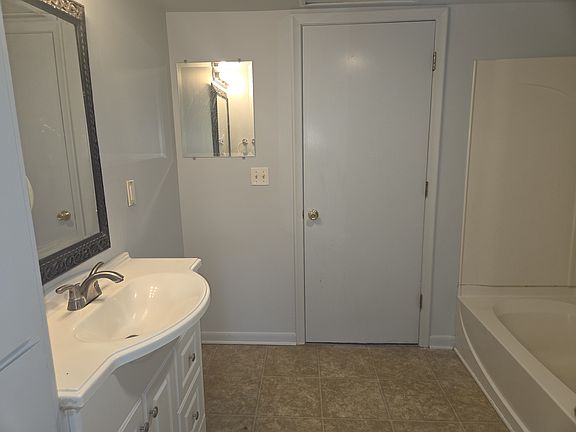 3rd image of 2242 N Long Lake Rd #B