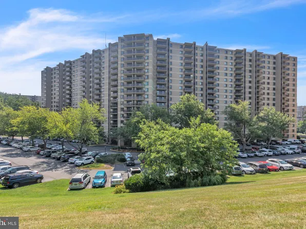 205 Yoakum Pkwy Unit 1015, Alexandria, VA 22304