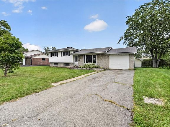 2nd image of 978 Ferndale Ave