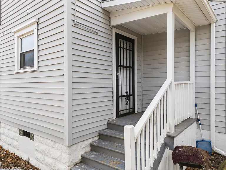 488 Alexander St — Photo 4