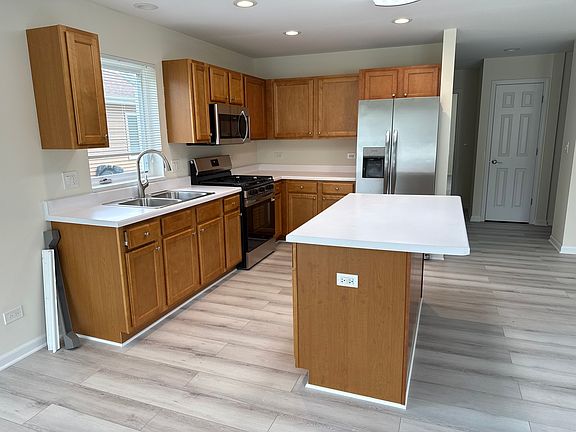 5th image of 922 W Bergera Rd