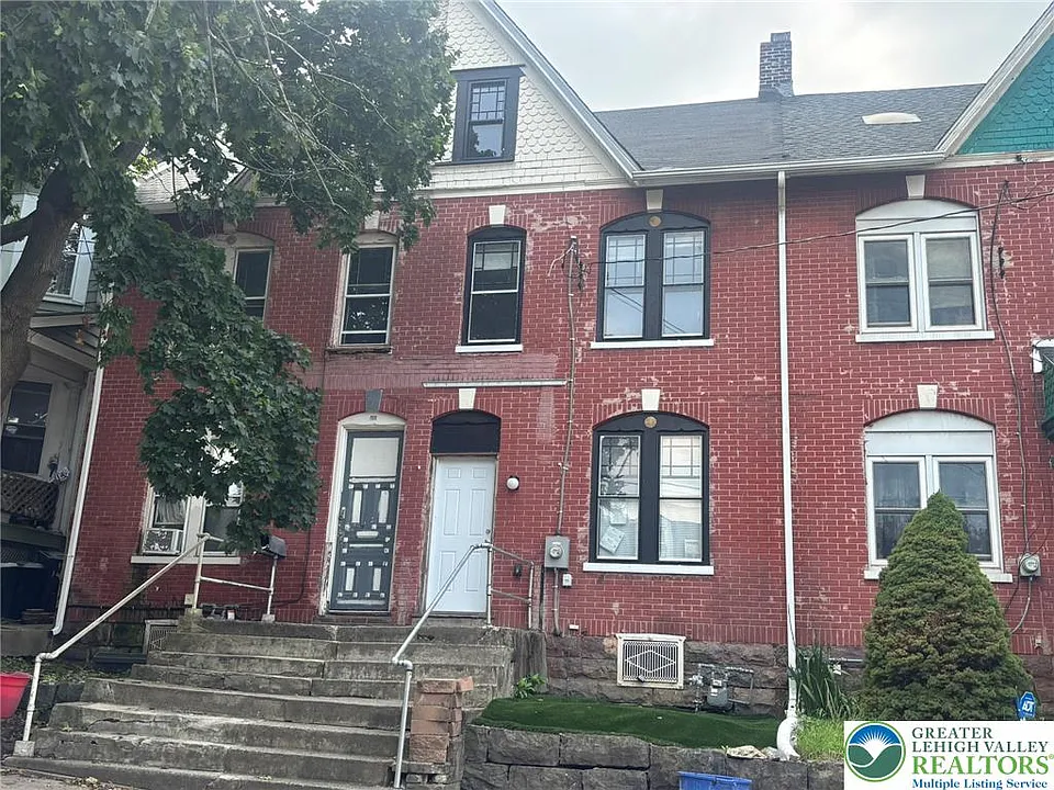 141 S 6th St