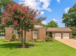 11 Colonial Acres Dr, Hampton, VA 23664