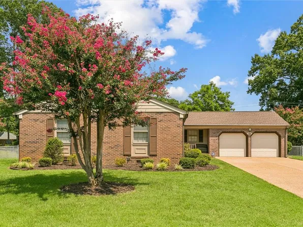 11 Colonial Acres Dr, Hampton, VA 23664