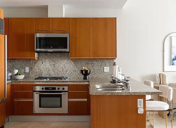 4th image of 550 Front St Unit 308