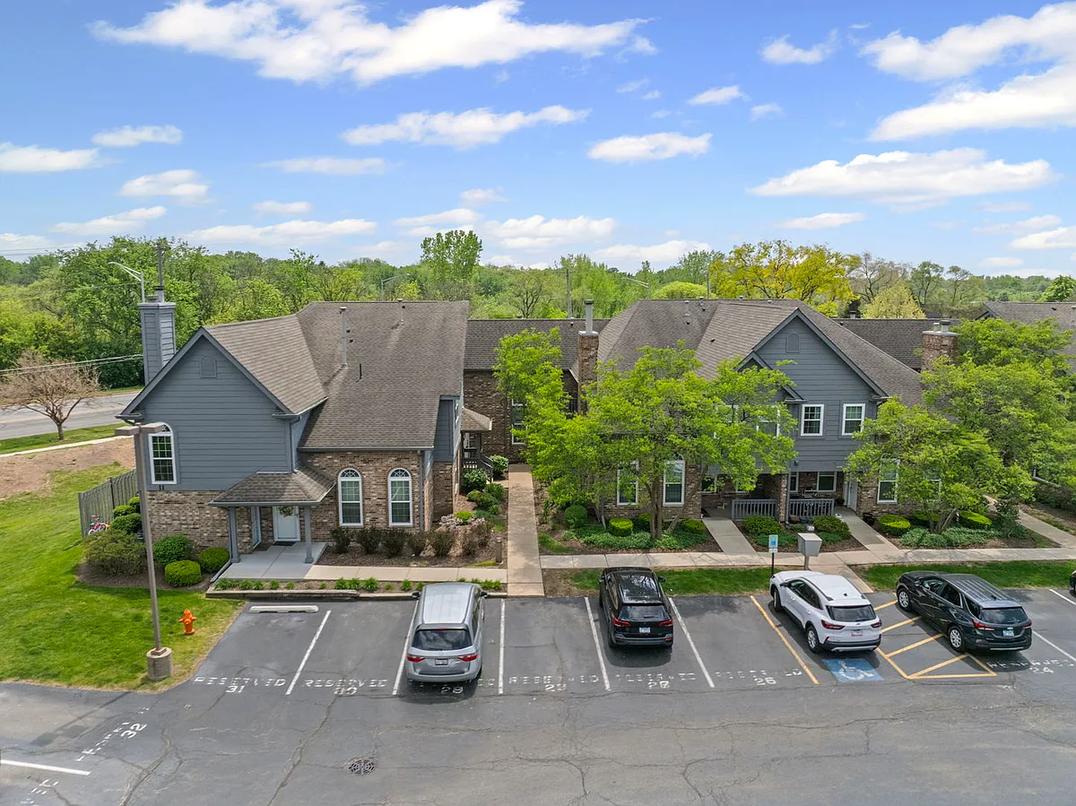 Building Photo - 11 Foxcroft Rd #131
