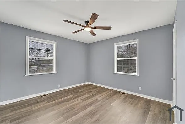 203 N Plymouth Rd NW — Photo 17