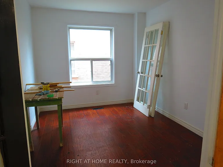 302 Stanley St — Photo 8