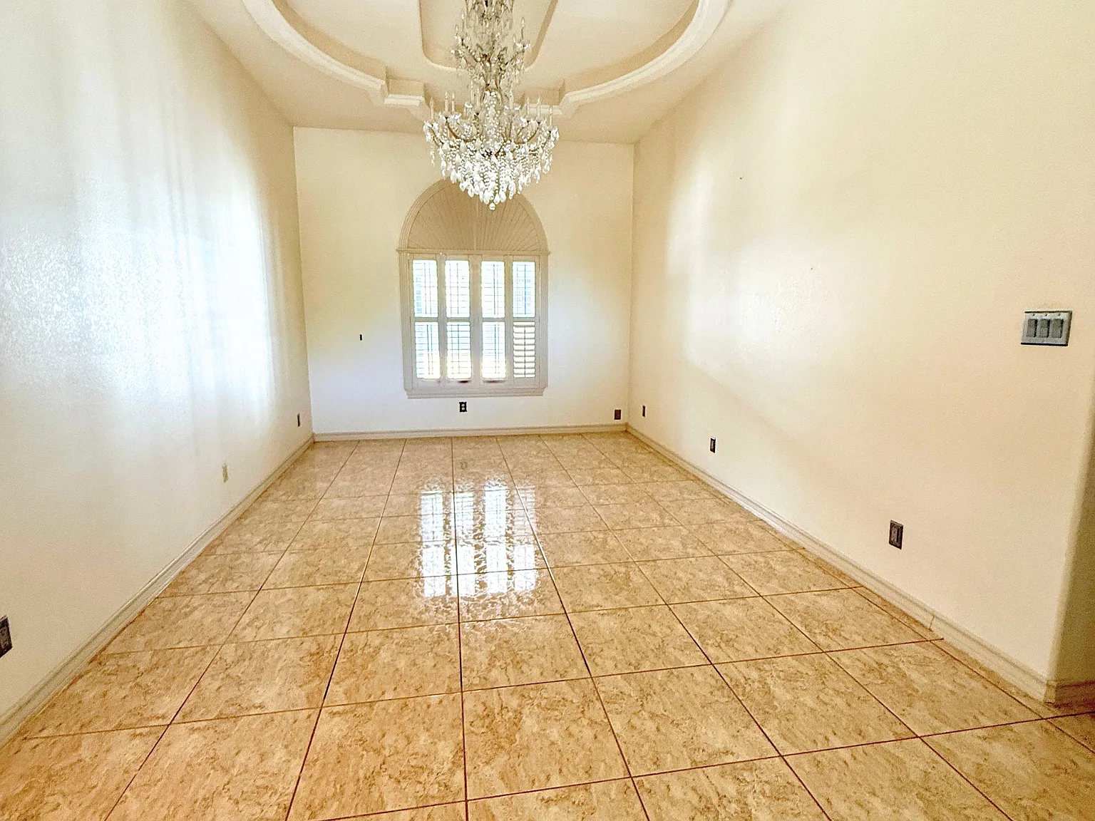4 bed, 2342 sqft, $2,200 — Photo 2
