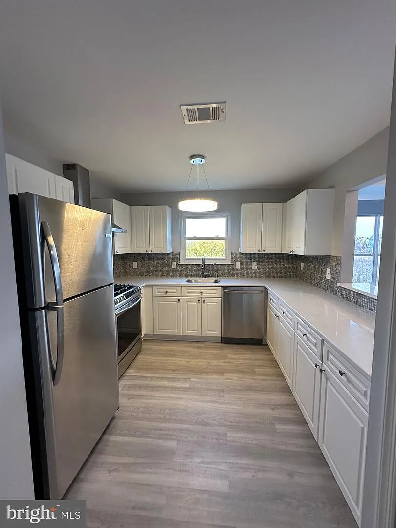 2 bed, 1183 sqft, $2,750 — Photo 3