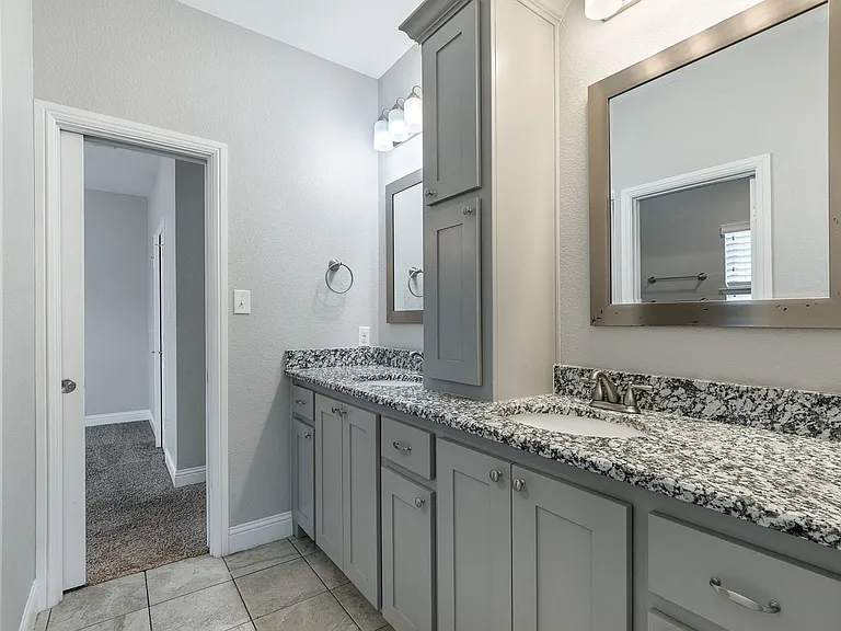 2832 Forest Park Blvd — Photo 10
