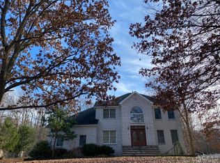 8 Dante Rd, Monroe Township, NJ 08831