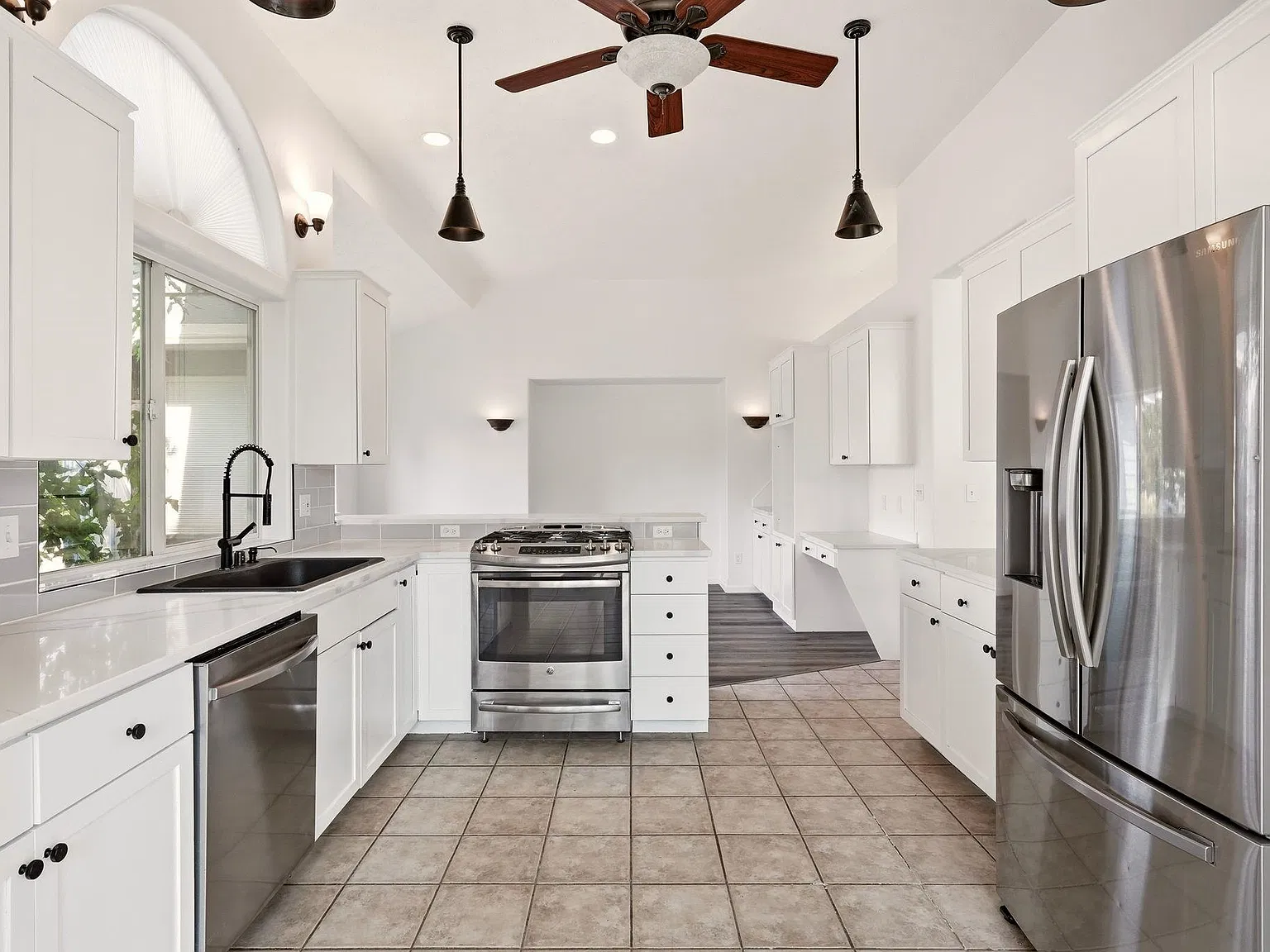 23104 East Broadway Avenue - 1 — Photo 1