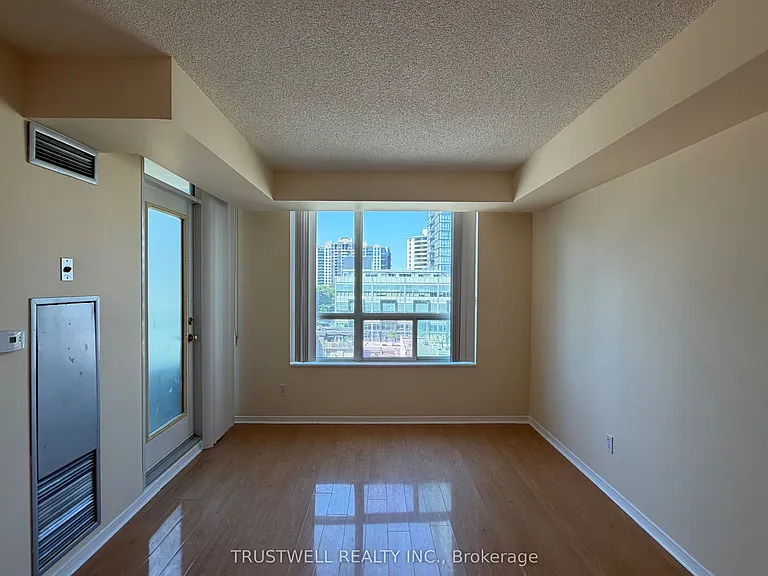 238 Doris Ave #902 — Photo 9