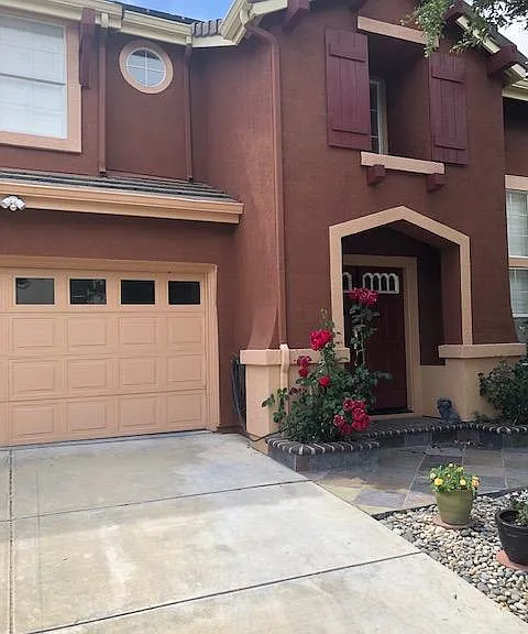 Wildflower Dr — Photo 1