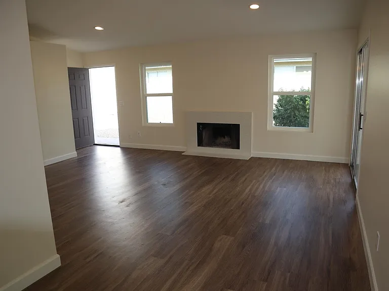 1449 E Kerry Ln — Photo 8