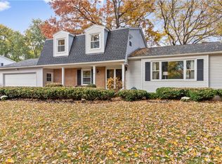 8 Kitty Hawk Dr, Pittsford, NY 14534