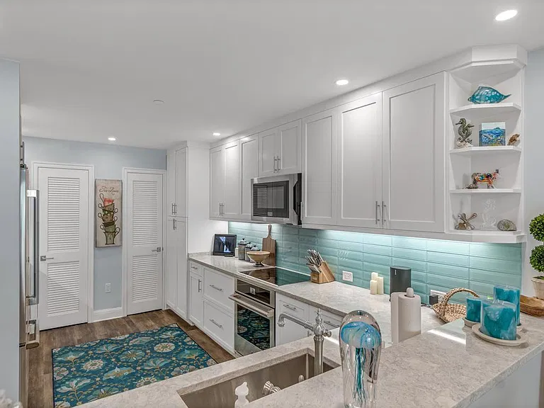 5250 E Harbor Village Dr #102 — Photo 4