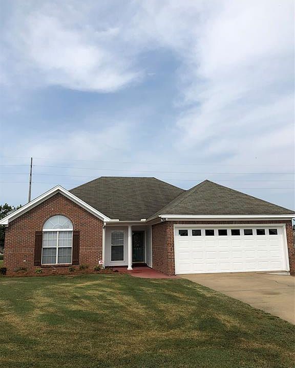 1st image of 525 McGregor Ct