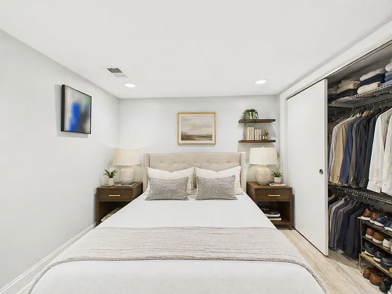 Beautiful 2 Bed 2 Full Bath Available In The Heart Of Rittenhouse Square! Free Water Pets And Gas — Photo 13