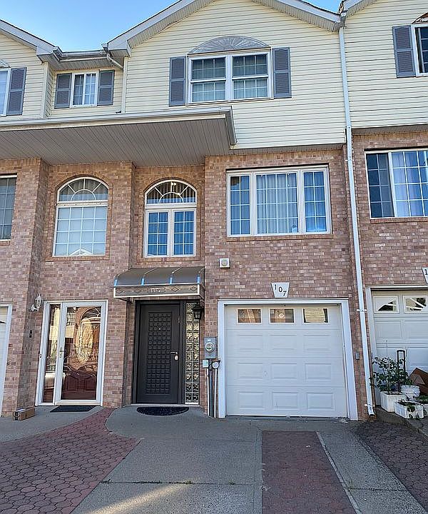 1st image of 107 Pelican Cir