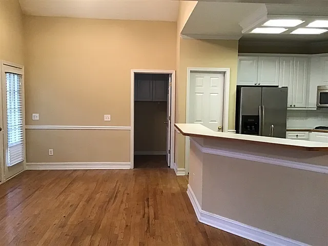 5 bed, 4.5 bath, 3928 sqft, $3,585 — Photo 3