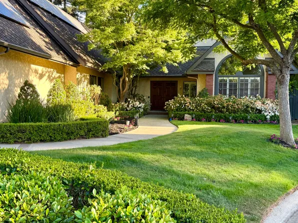 2555 W Bluff Ave Unit 142, Fresno, CA 93711