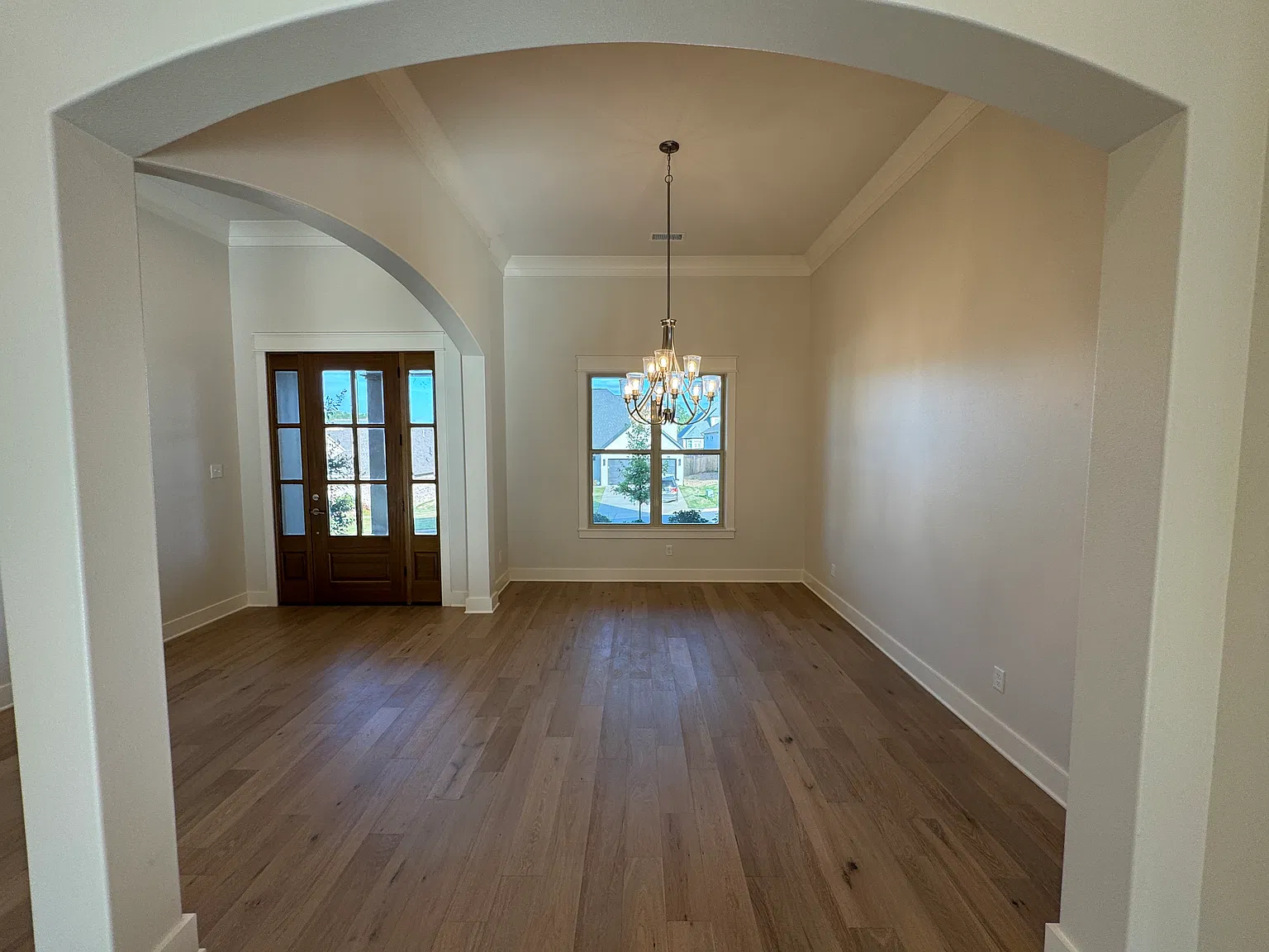 3 bed, 2400 sqft, $2,750 — Photo 3