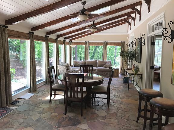5th image of 541 Glen Eagles Cir SE