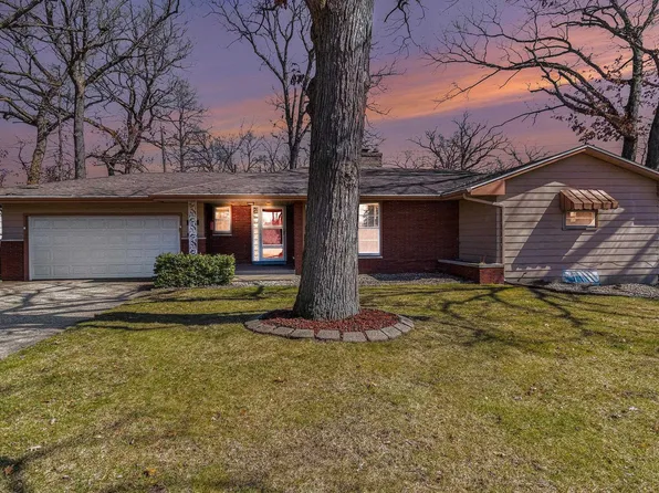 3821 Brentwood Dr, South Bend, IN 46628