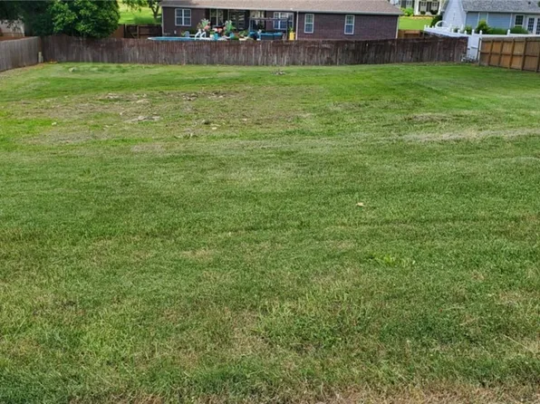 307 Pebble Beach Dr #12, Harrison, AR 72601