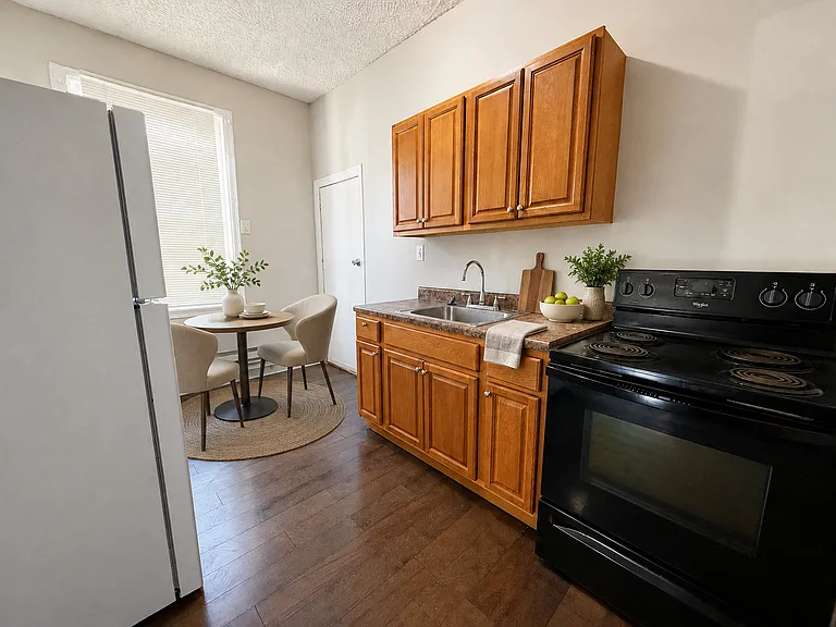 925 W Seltzer St — Photo 6