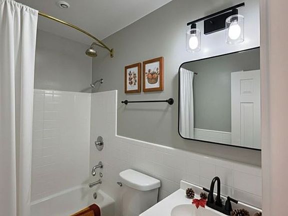 2nd image of 3108 Georgia Rd #103