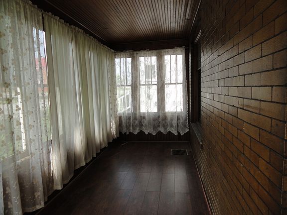 5th image of 214 Grant St