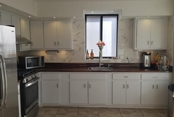 2nd image of 536 Fern Ave #2