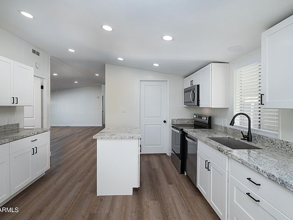 3rd image of 9722 E EMPRESS Avenue