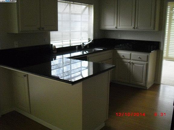 5th image of 320 Jacaranda Dr