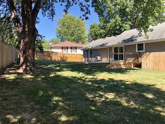 4th image of 3404 N 37th Ter