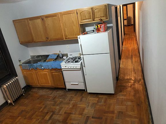 4th image of 1061 Morris Ave APT 3