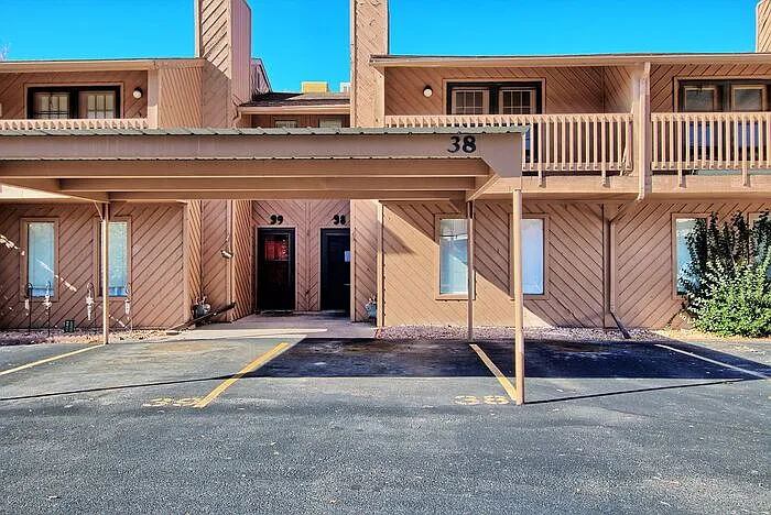 3 bed, 2.5 bath, 1455 sqft, $1,825 — Photo 1