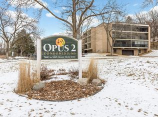 5645 Green Circle Dr APT 212, Minnetonka, MN 55343