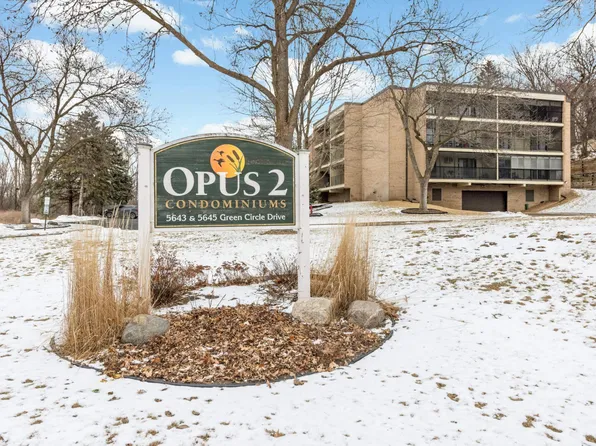 5645 Green Circle Dr APT 212, Minnetonka, MN 55343