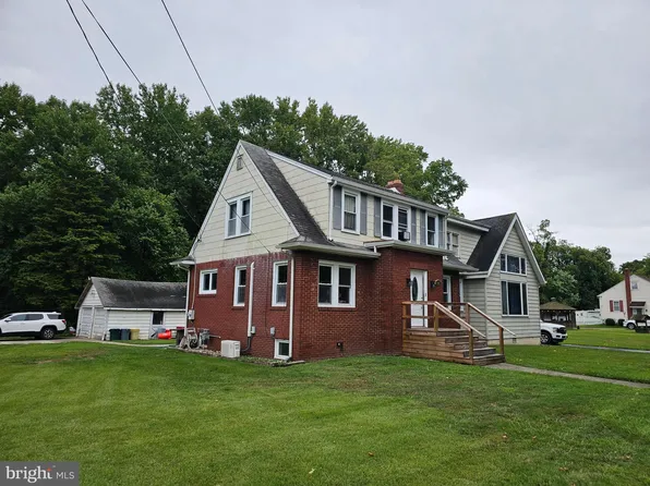 609 Cedar Crest Dr, Carneys Point, NJ 08069