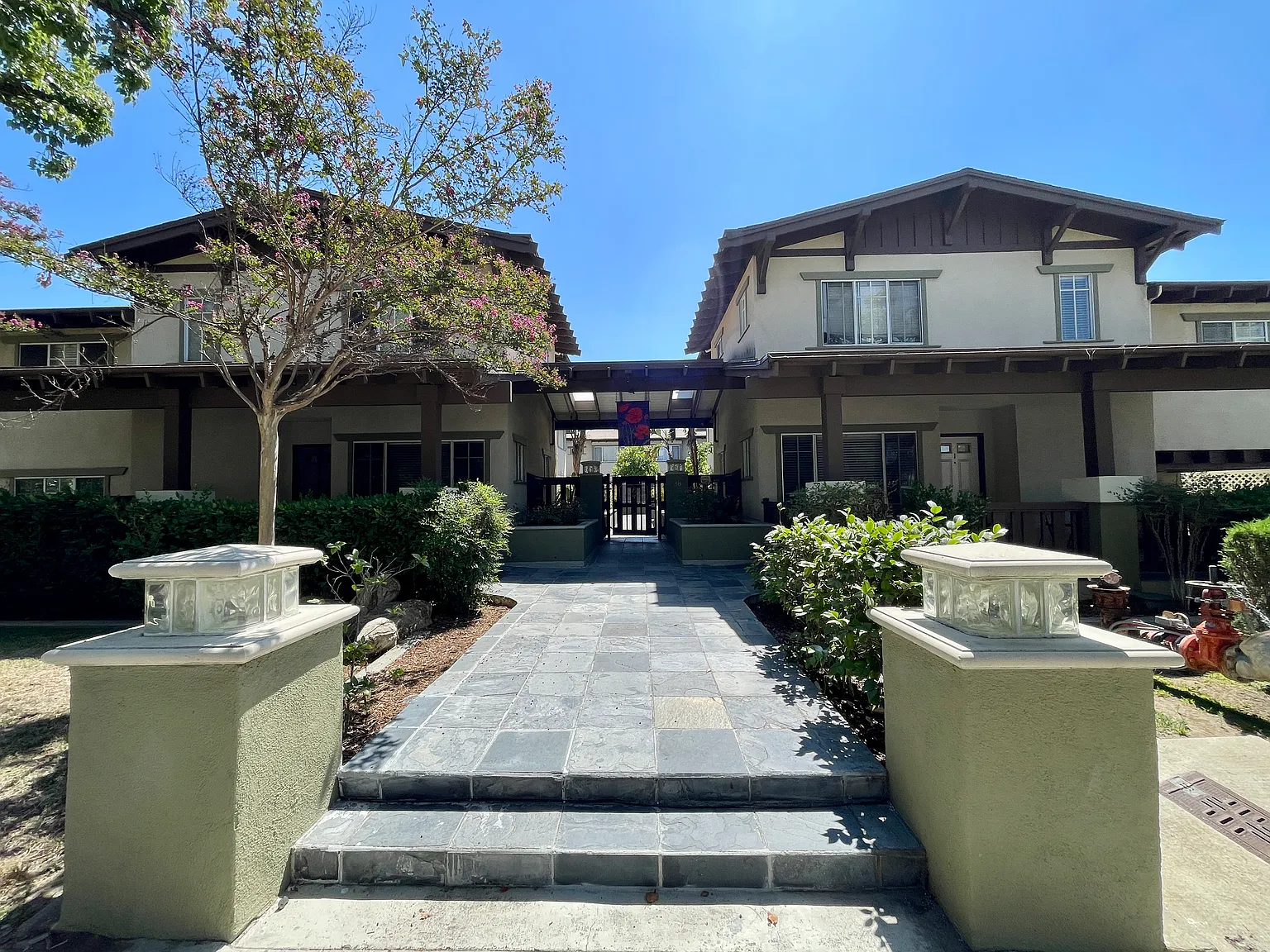 2 bed, 2.5 bath, 1217 sqft, $3,100 — Photo 2